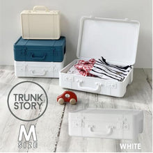 画像をギャラリービューアに読み込む, 八幡化成 マルチ収納ケース トランクストーリー TRUNK STORY フタ付き おしゃれ プラスチック 持ち手 収納ケース 小物 スタッキング リビング収納 オシャレ 収納 インテリア コスメボックス ベルト付き ( M )