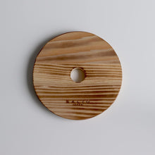 画像をギャラリービューアに読み込む, LOLO 鍋敷き 丸 焼杉 チーク 日本製 木製 アウトドア なべしき 直火土瓶 スキレット キッチン 雑貨