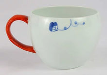 画像をギャラリービューアに読み込む, 有田焼 賞美堂本店 染付帯唐草文 スープマグ (赤) S-1499 伝統工芸