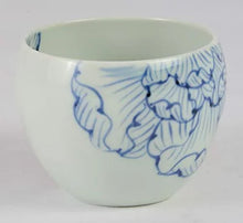 画像をギャラリービューアに読み込む, 有田焼 賞美堂本店 染付縁花弁紋 スープマグ 赤 S-1505 伝統工芸 日本