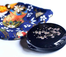 画像をギャラリービューアに読み込む, 【練り香水】 塗香 牛若の香り 和香古今「桜」携帯用巾着カラー/青