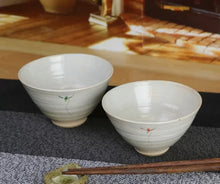 画像をギャラリービューアに読み込む, 信楽焼 夫婦茶碗 飯椀【花紋(赤・緑)セット茶碗w909-03_909-04】