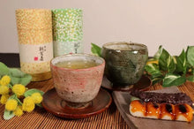 画像をギャラリービューアに読み込む, 信楽焼 夫婦 湯呑 【(松葉・桃花) 湯呑み セット w314-01_314-02】