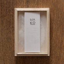 画像をギャラリービューアに読み込む, 葉っぱのお香 HA KO ハコ 5枚入 桐箱 1701 薫寿堂 日本製 紙のお香 和紙 アロマ はっぱ 葉 紙箱 香り 室内香 部屋焚き ルーム インセンス 香 おしゃれ しおり 文香 可愛い 香