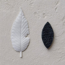 画像をギャラリービューアに読み込む, 葉っぱのお香 HA KO ハコ 5枚入 桐箱 1701 薫寿堂 日本製 紙のお香 和紙 アロマ はっぱ 葉 紙箱 香り 室内香 部屋焚き ルーム インセンス 香 おしゃれ しおり 文香 可愛い 香