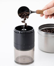 画像をギャラリービューアに読み込む, ±0 プラスマイナスゼロ 電動コーヒーミル XKM-J110 コーヒーミル コニカル式 挽き分け 38種類 簡単ダイヤル操作 電動 コードレス セラミック 充電 コーヒーグラインダー ミル 小型 コンパクト おしゃれ コーヒー 珈琲 水洗い