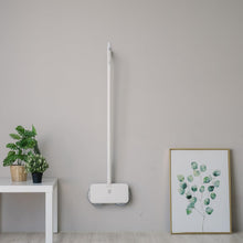 画像をギャラリービューアに読み込む, ±0 プラスマイナスゼロ 【 激落ちくん 】コードレス電動モップ　水噴射 自動 LEDライト コードレス回転モップ 拭き掃除充電式 水拭き パイプ調節4種 自立式 軽量 フローリング 掃除 床掃除 モップパッド2枚付き H020
